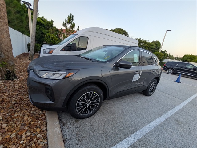 2025 Ford Escape Plug-In Hybrid photo 4