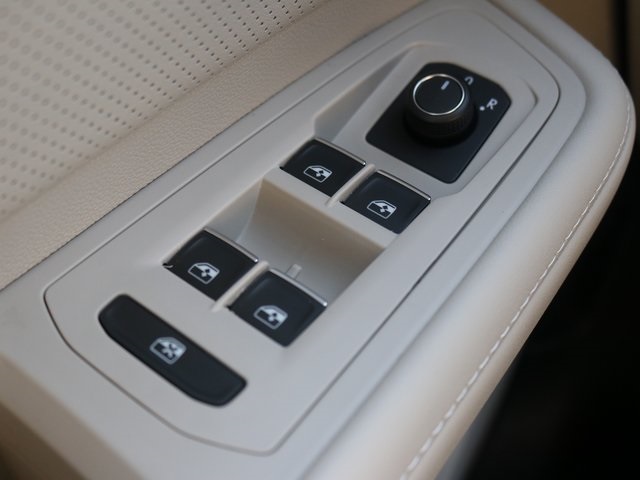 2026 Volkswagen Atlas SE Technology photo 16