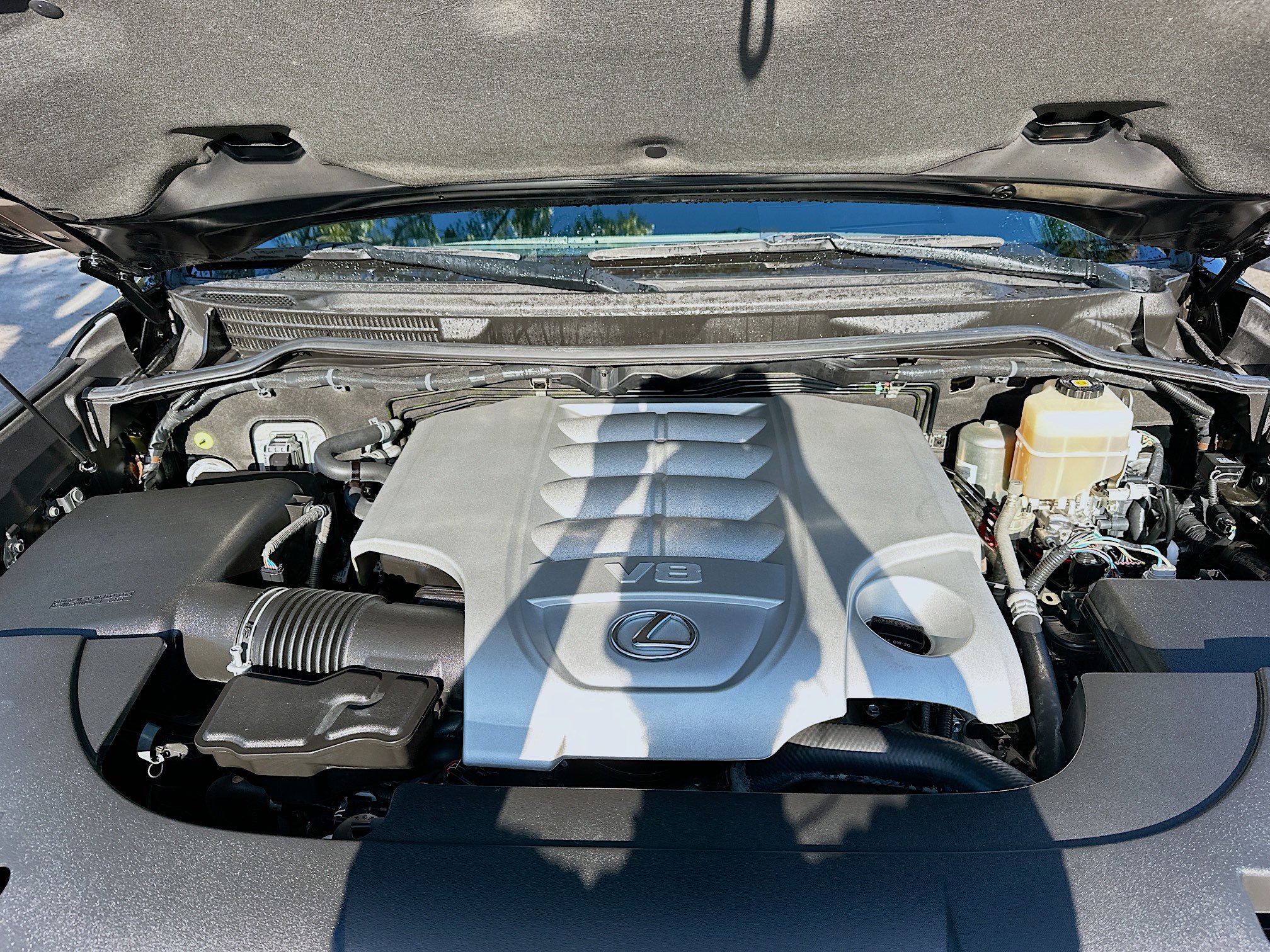 2020 Lexus LX 570 photo 38