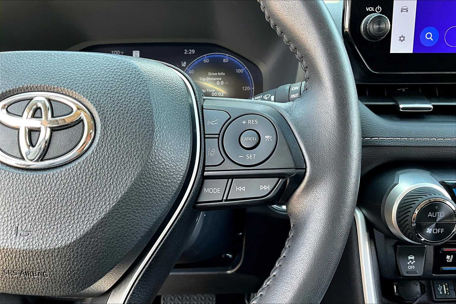 2024 Toyota RAV4 Hybrid Limited photo 24
