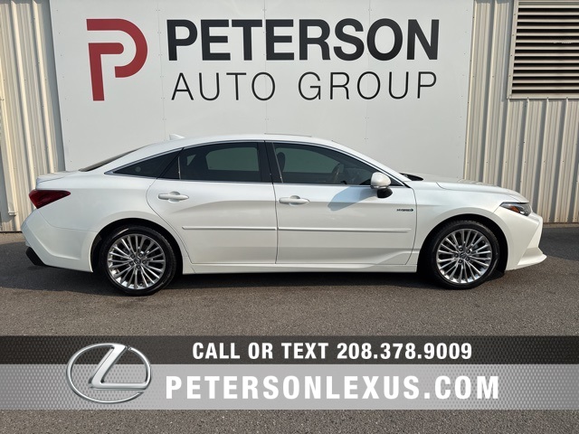 2019 Toyota Avalon Hybrid Limited photo 3