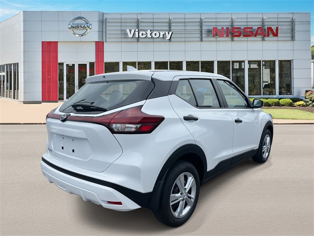 2025 Nissan Kicks Play S photo 2