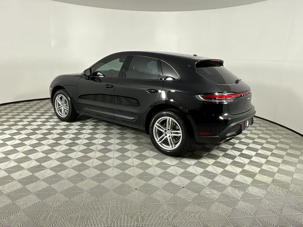 2024 Porsche Macan Base photo 3