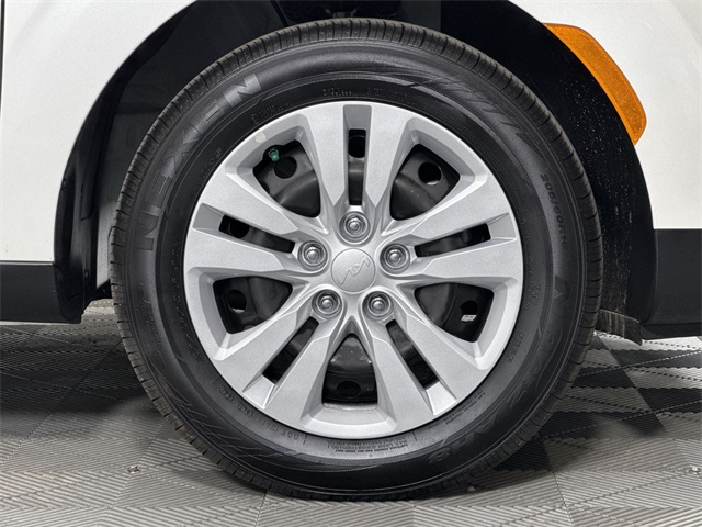 2025 Kia Soul LX photo 2