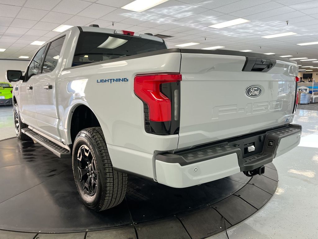 2025 Ford F-150 Lightning XLT photo 6