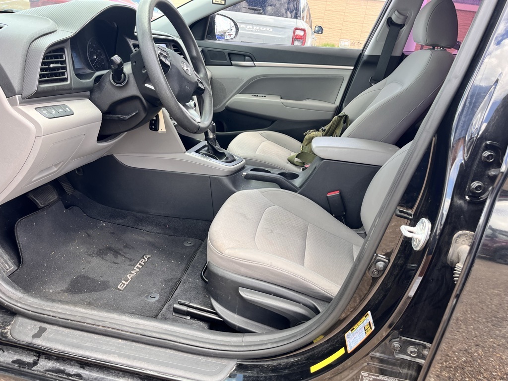 2020 Hyundai Elantra SEL photo 7