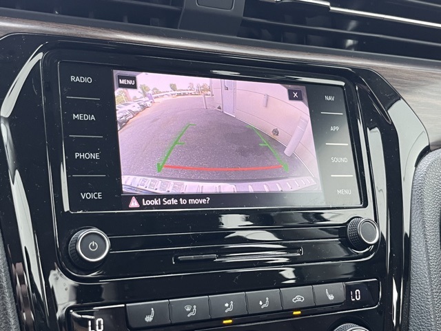 2022 Volkswagen Passat 2.0T Limited photo 6