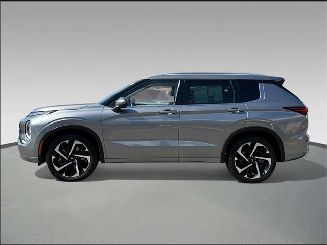 2022 Mitsubishi Outlander SEL photo 3