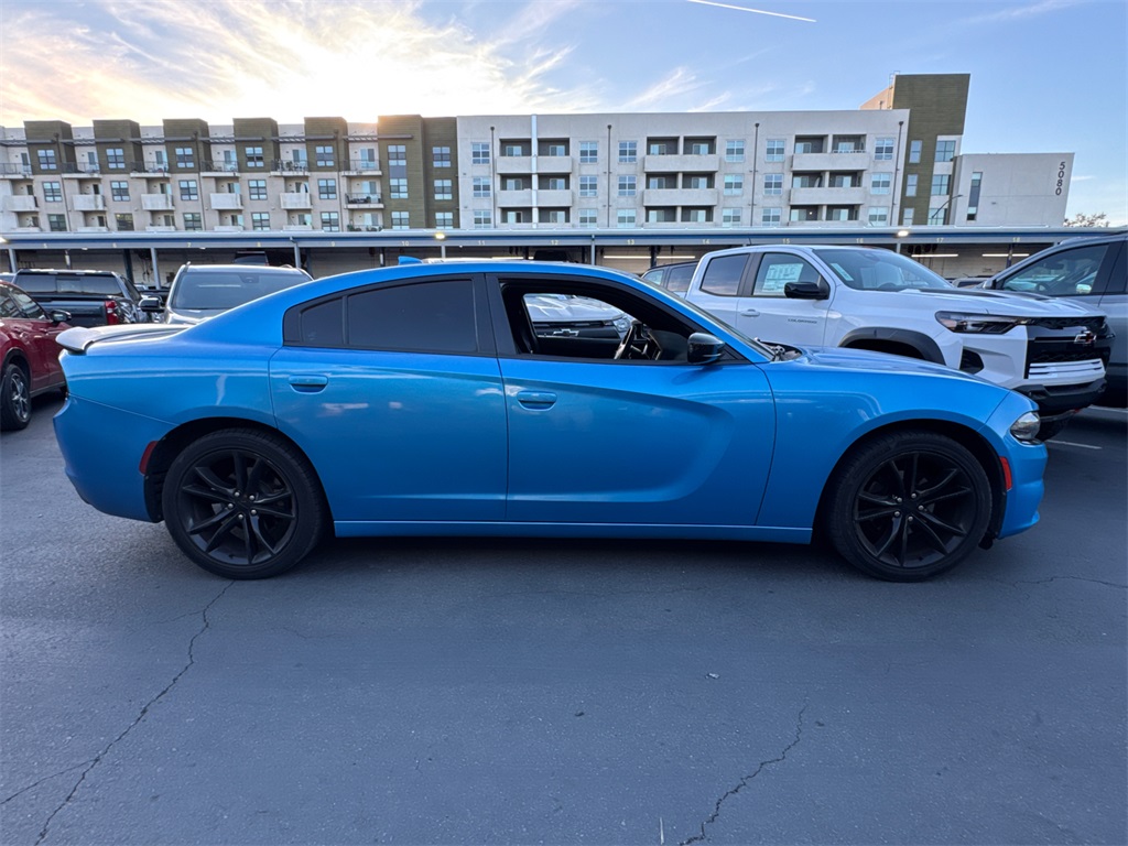 2016 Dodge Charger SXT photo 4