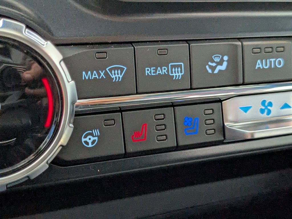 2025 Ford F-150 Lariat photo 11