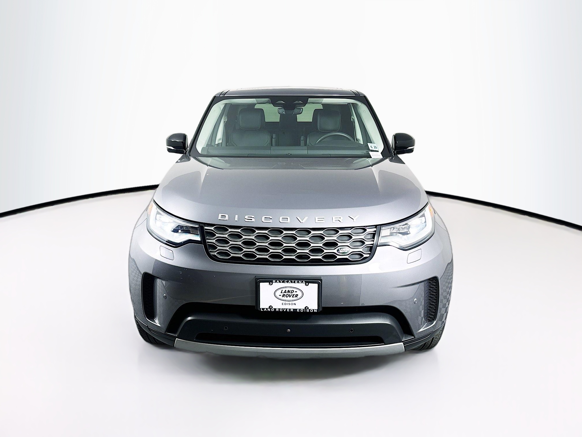 2024 Land Rover Discovery S photo 2