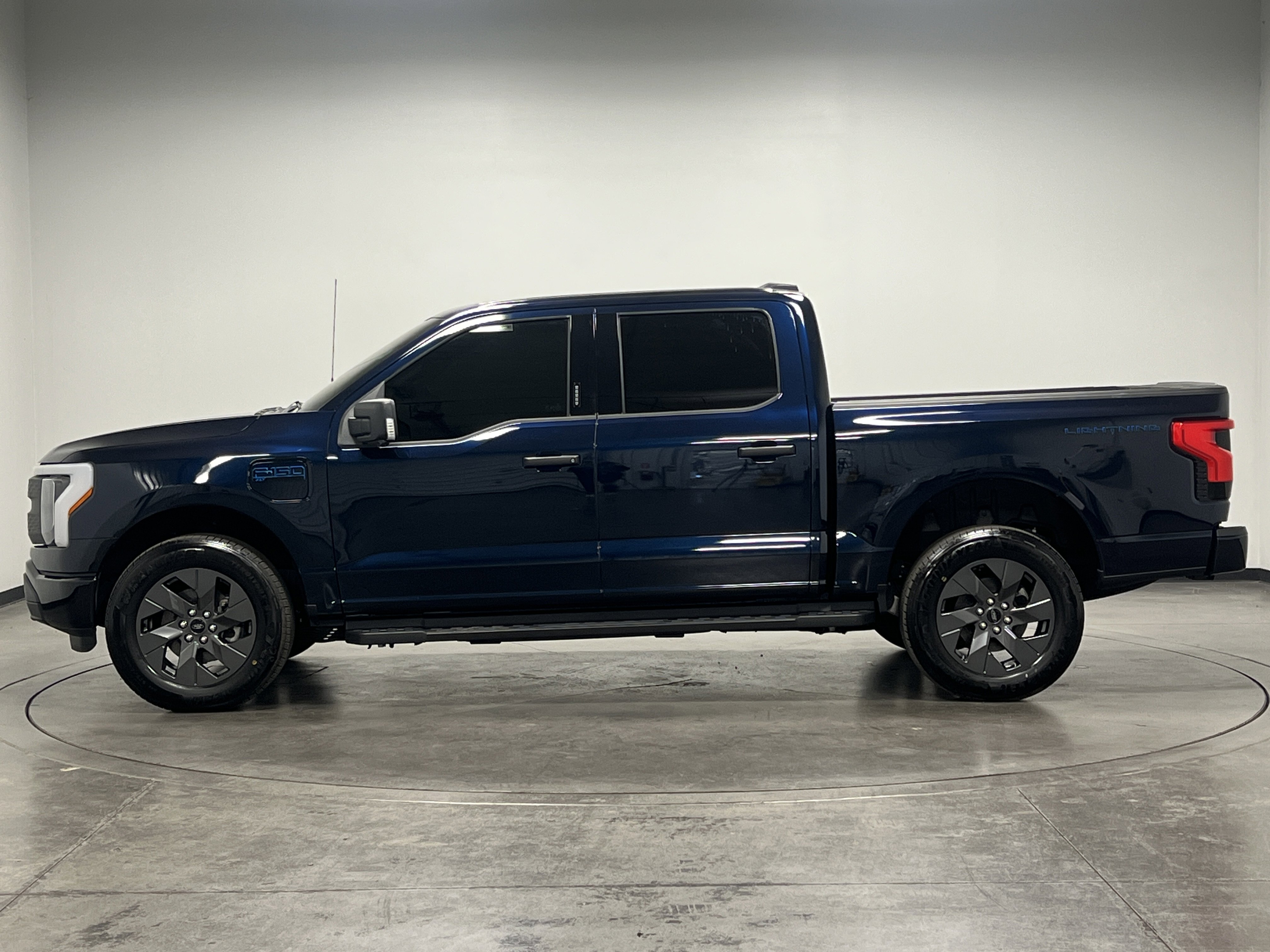 2024 Ford F-150 Lightning XLT photo 4