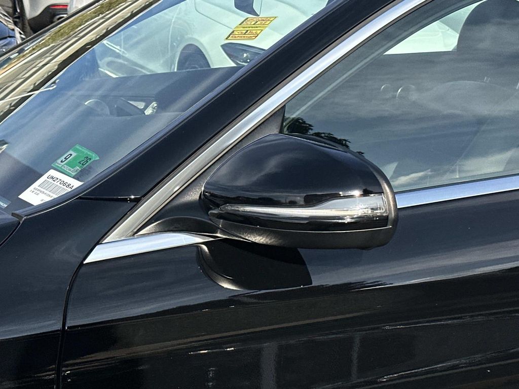2019 Mercedes Benz C 300 photo 13