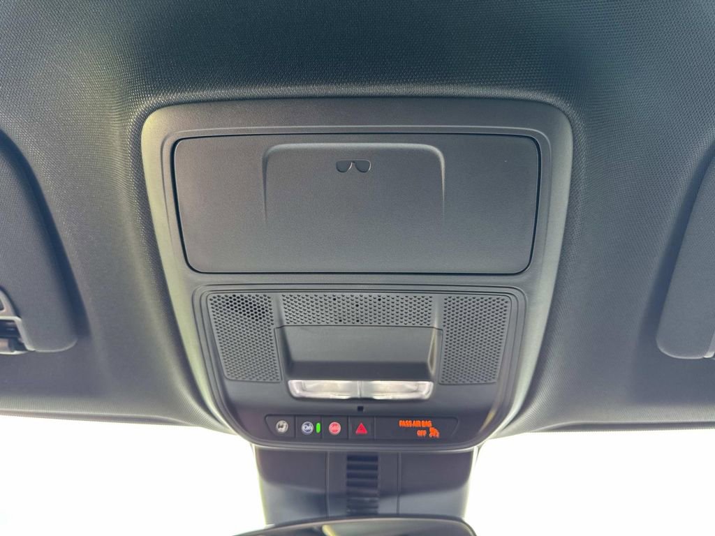 2025 Chevrolet Traverse photo 40