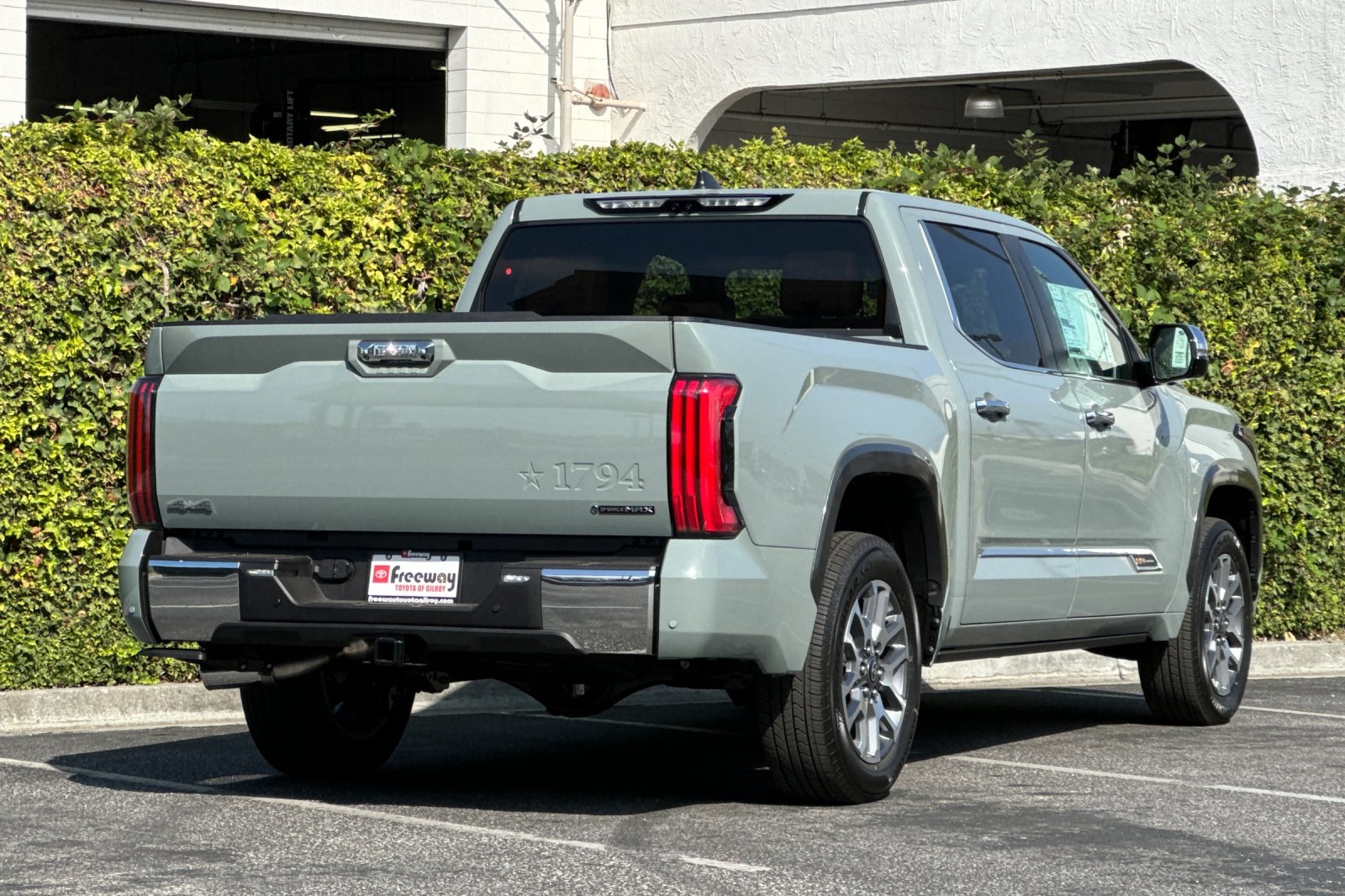 2025 Toyota Tundra 1794 Edition CrewMax photo 4
