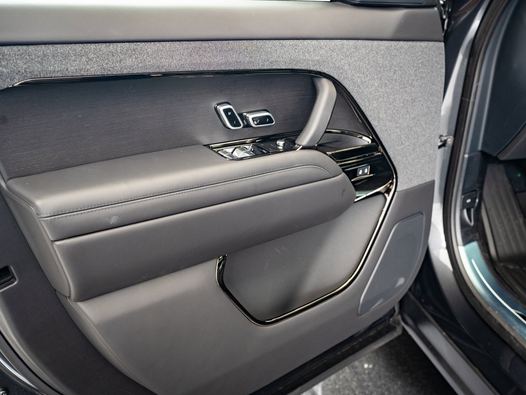 2025 Land Rover Range Rover Sport SE photo 19