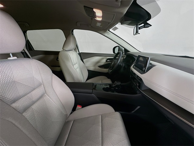 2025 Nissan Rogue SV photo 28