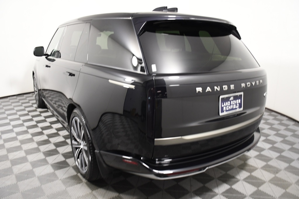 2023 Land Rover Range Rover SE photo 3