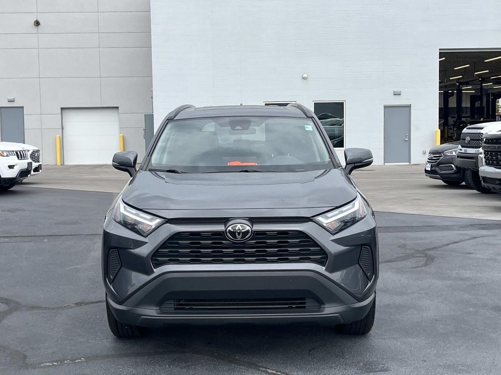 2022 Toyota RAV4 XLE photo 2