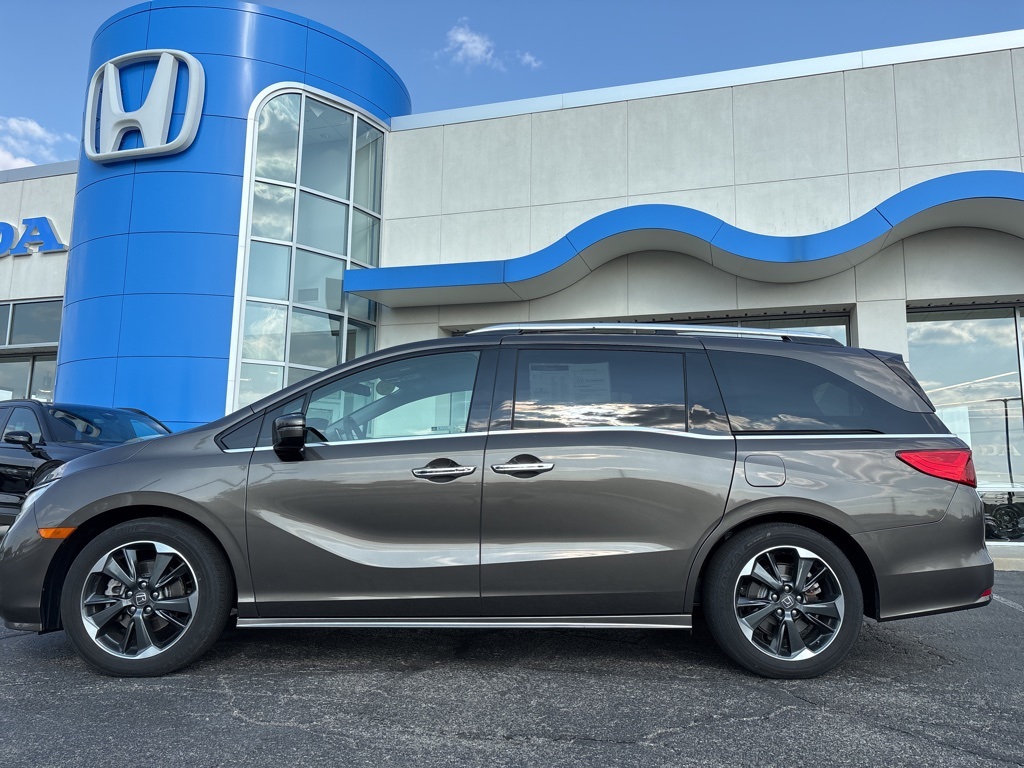 2023 Honda Odyssey Elite photo 2
