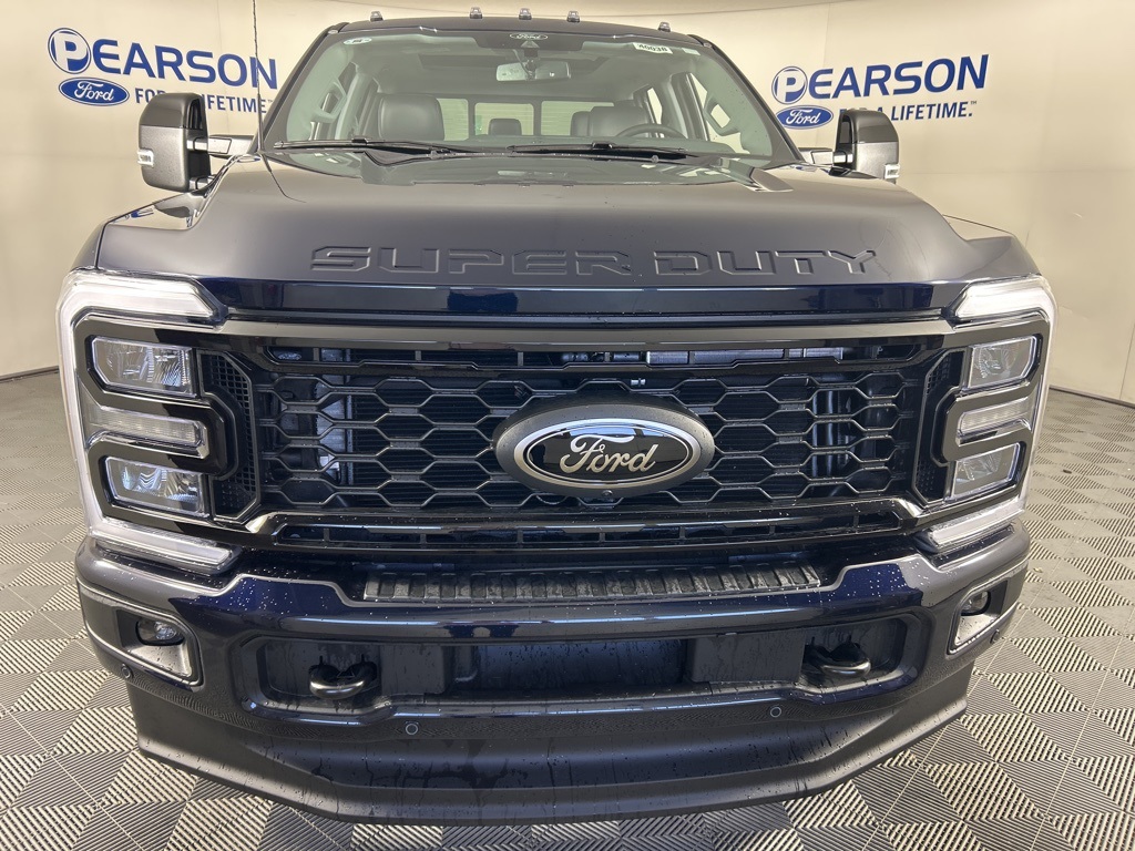 2025 Ford F-250 Lariat photo 2