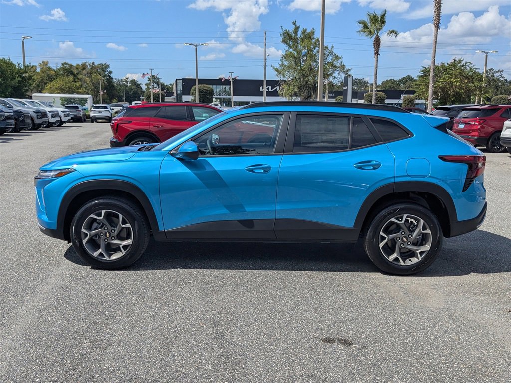 2025 Chevrolet Trax LT photo 4