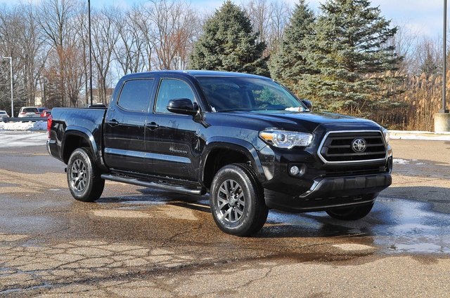 2023 Toyota Tacoma SR5's photo