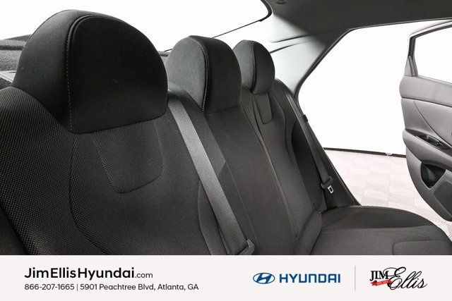 2024 Hyundai Elantra SE photo 18