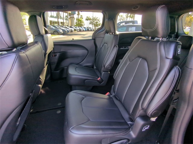 2026 Chrysler Voyager LX photo 15