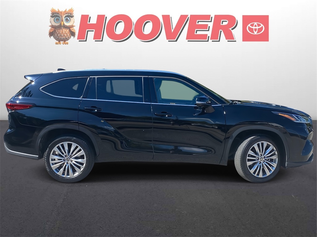 2023 Toyota Highlander Platinum photo 2