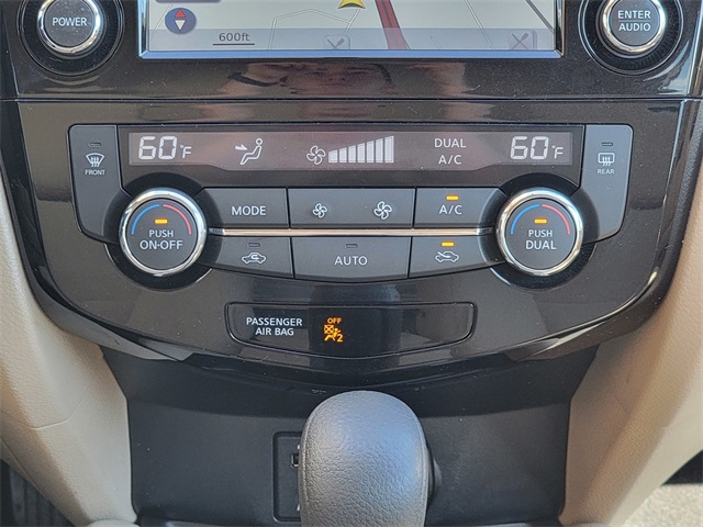 2016 Nissan Rogue SV photo 20