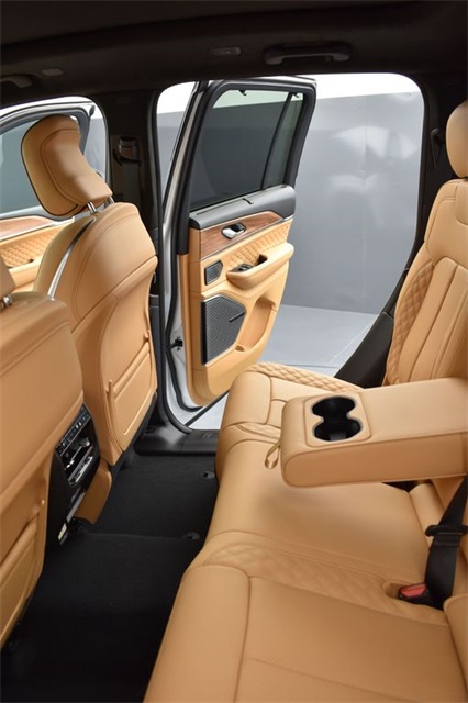 2025 Jeep Grand Cherokee Summit Reserve photo 3