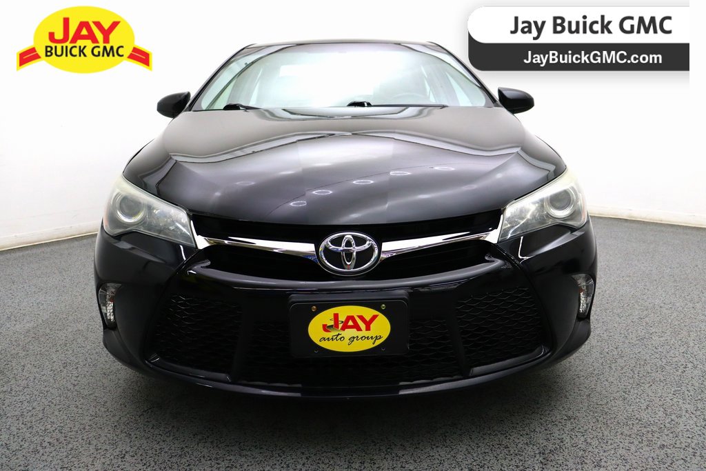 2015 Toyota Camry XLE photo 2