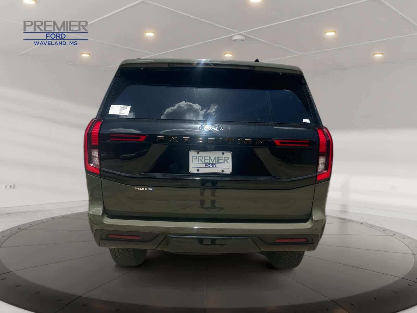 2025 Ford Expedition photo 4