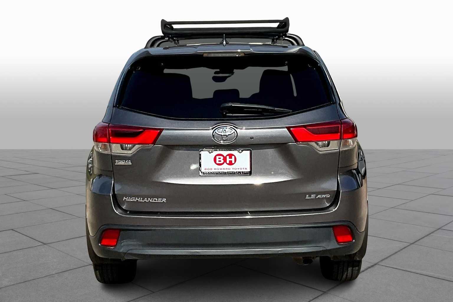 2017 Toyota Highlander LE Plus photo 4