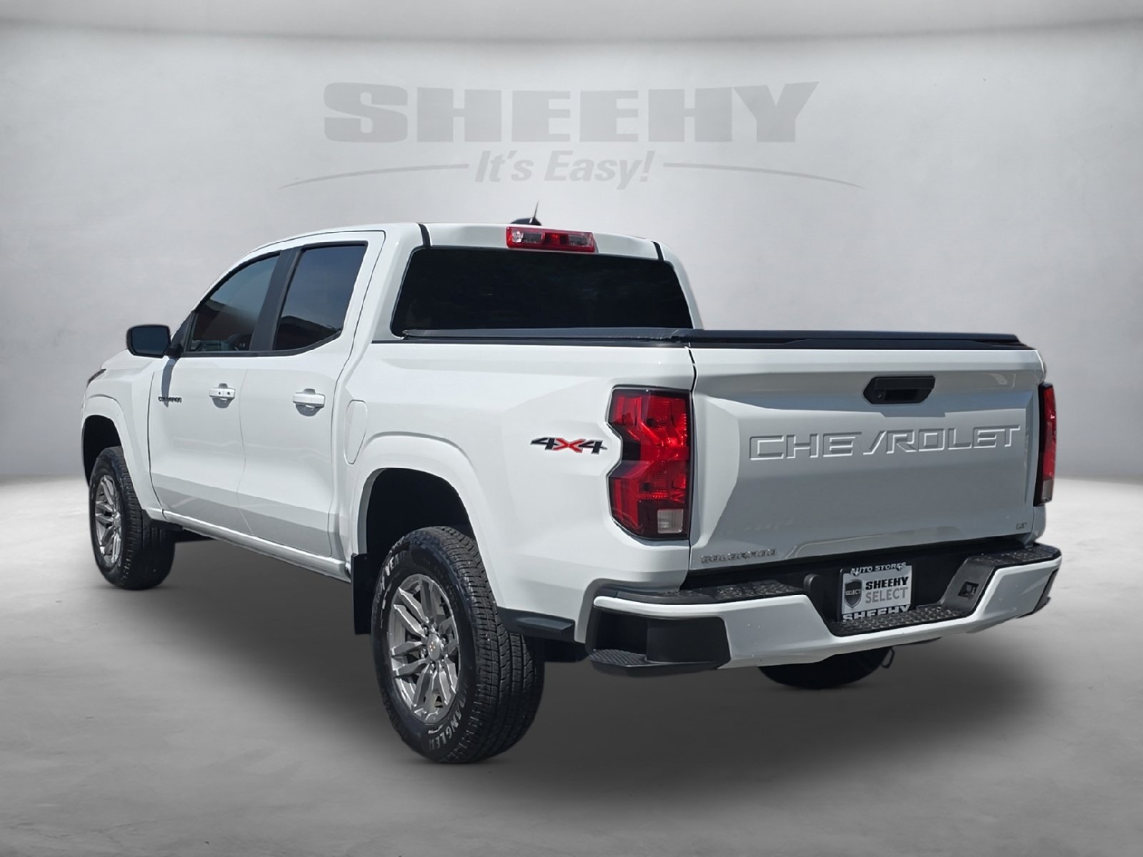 2023 Chevrolet Colorado LT photo 3