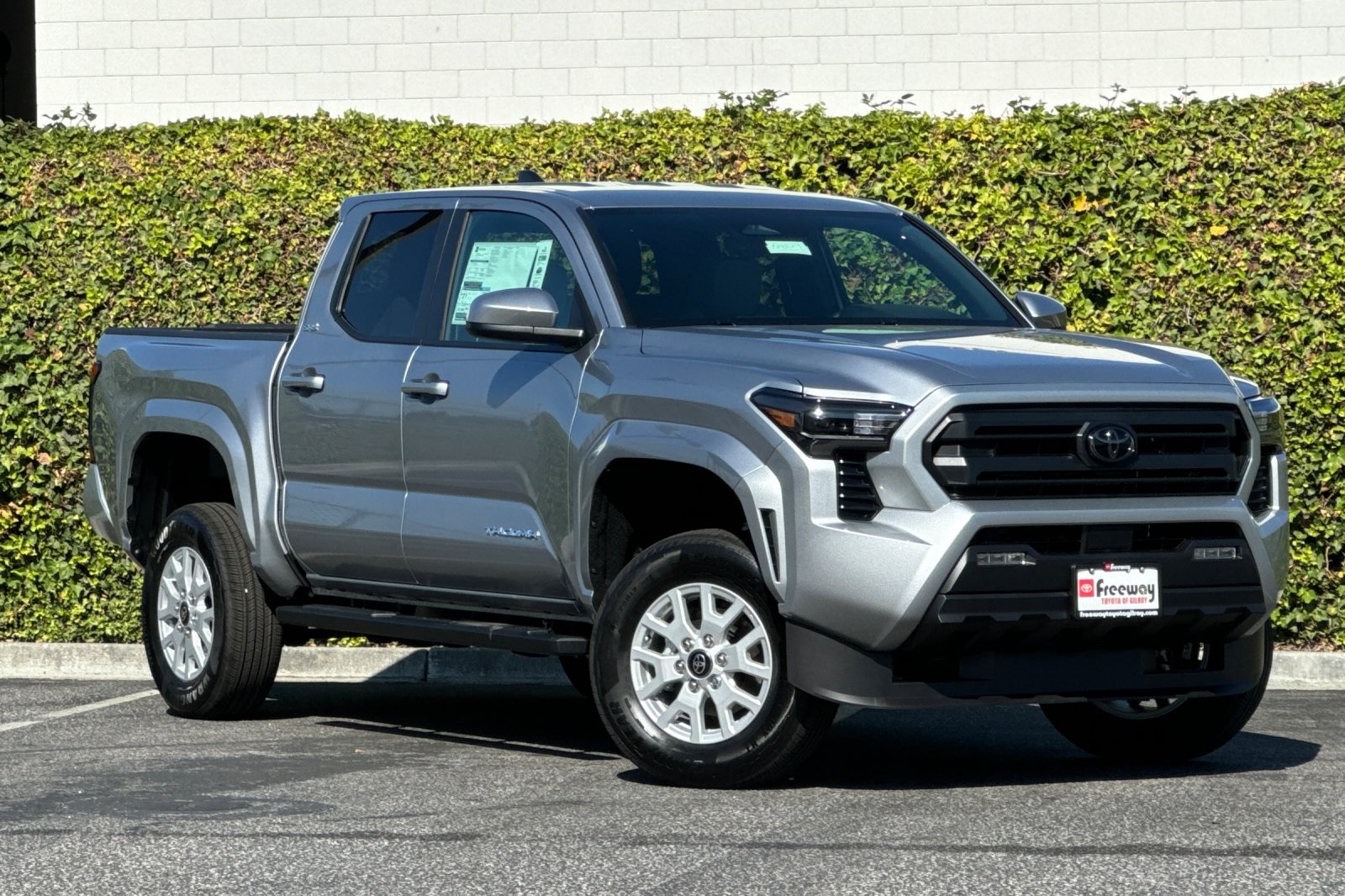 2025 Toyota Tacoma SR5 photo 2