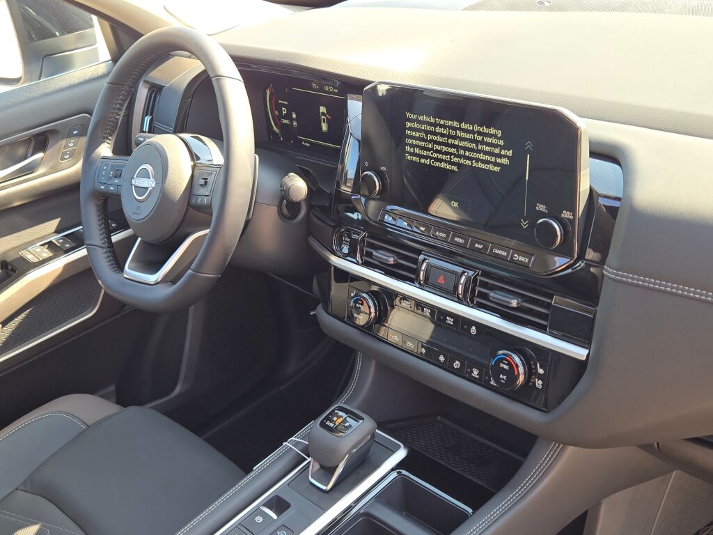 2025 Nissan Pathfinder Platinum photo 6