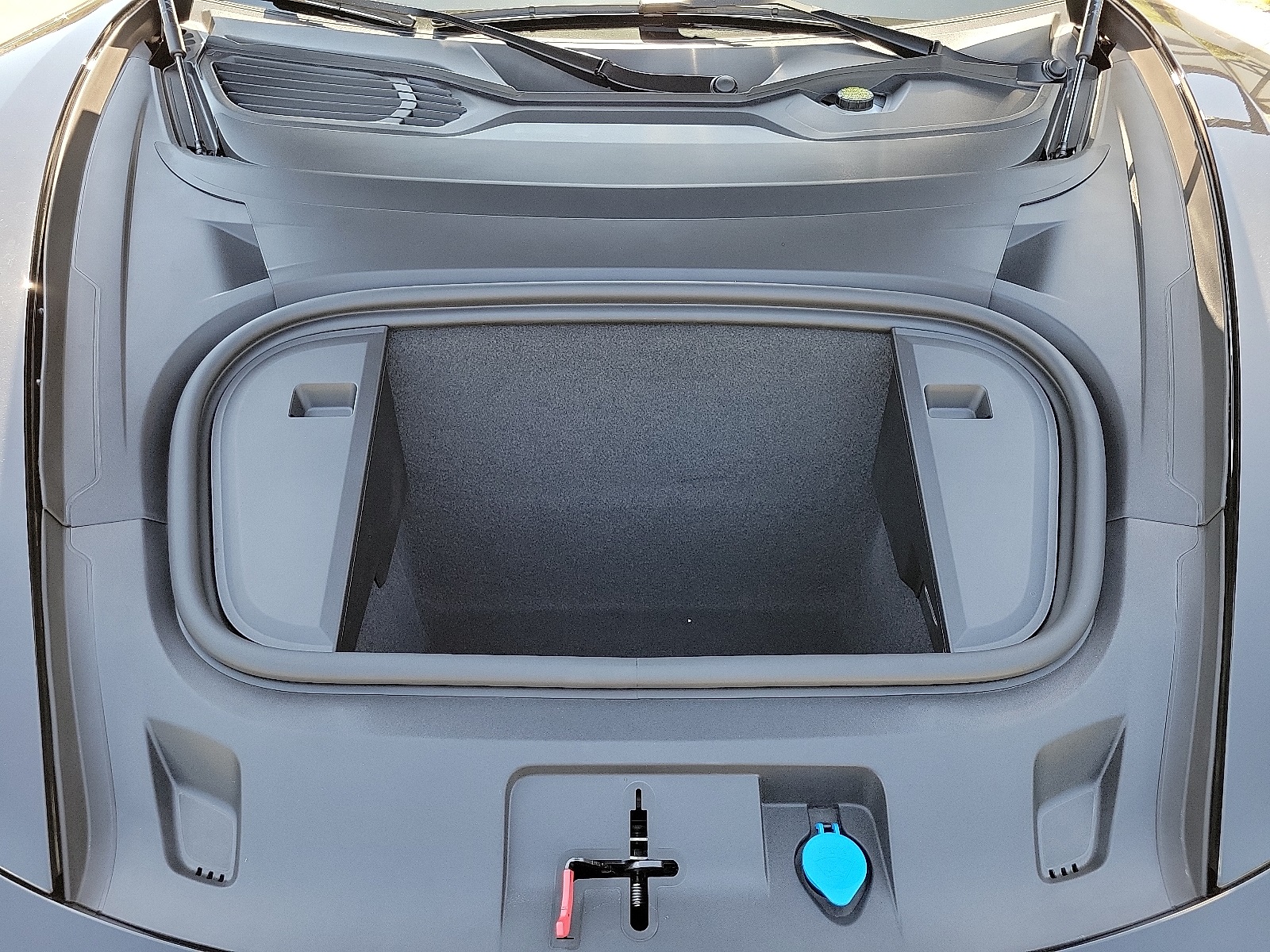 2025 Porsche Taycan photo 30