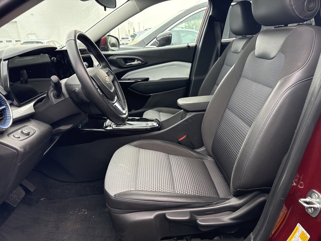 2024 Chevrolet Trax LT photo 5