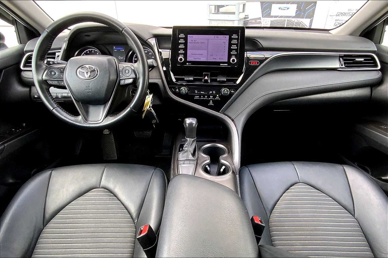 2022 Toyota Camry SE photo 13