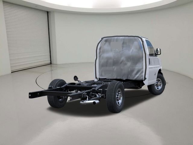 2025 Chevrolet Express Cutaway 3500 photo 4