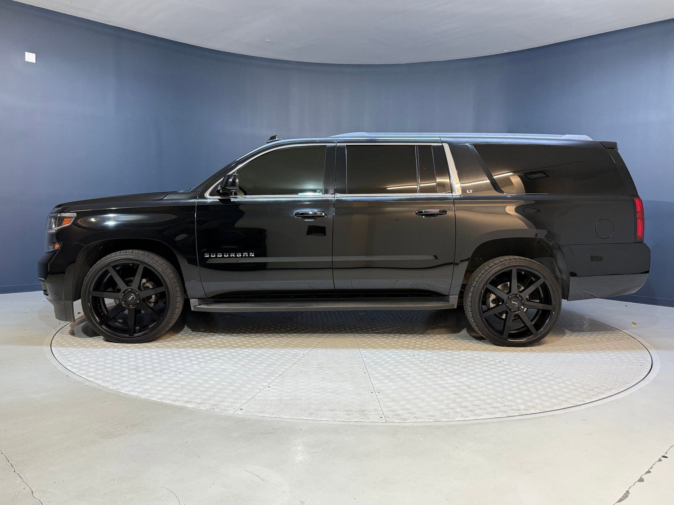 2017 Chevrolet Suburban LT photo 2