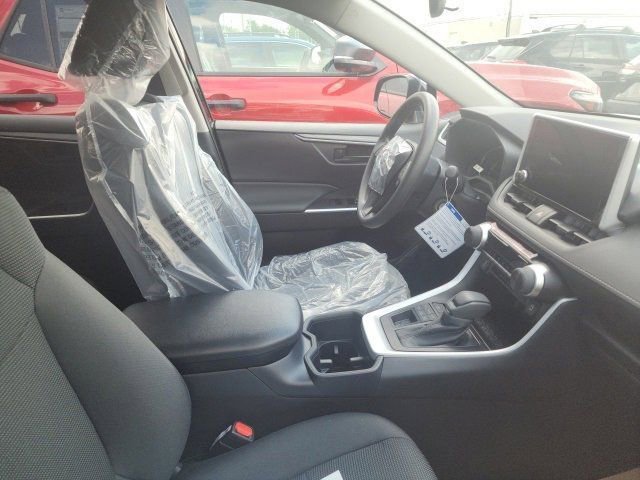 2025 Toyota RAV4 LE photo 8
