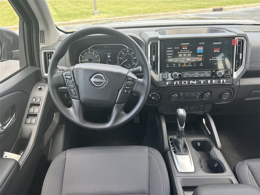 2025 Nissan Frontier Crew Cab SV photo 9