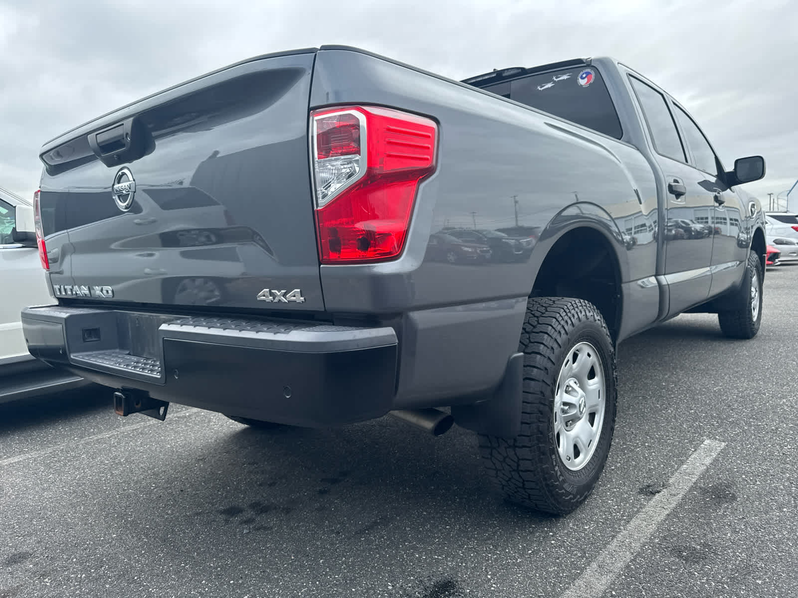 2022 Nissan Titan Crew Cab S photo 9