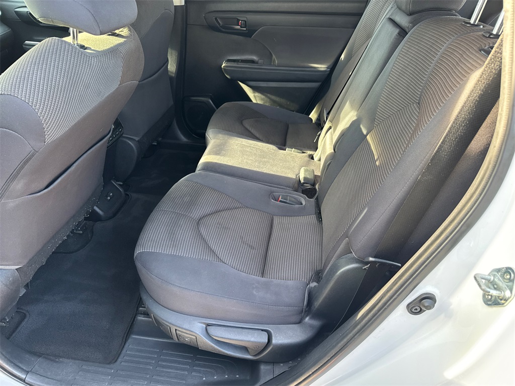 2023 Toyota Highlander L photo 19