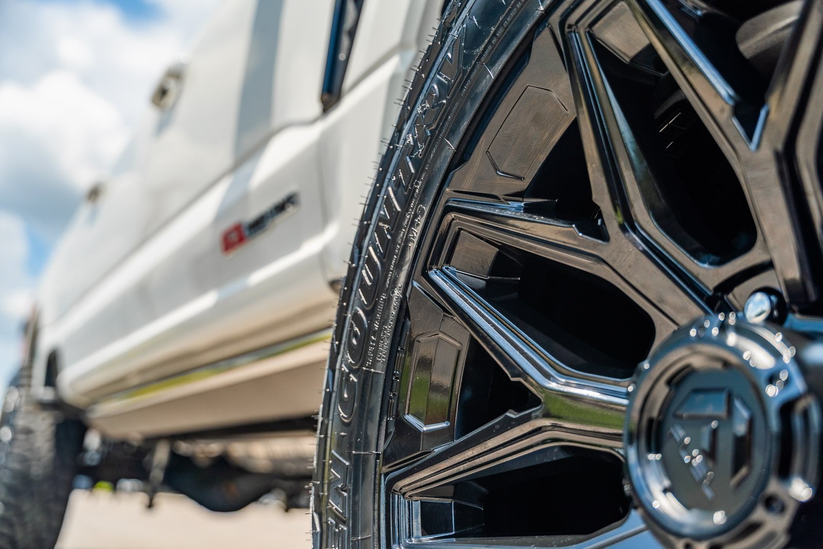 2025 Ford F-350 Platinum photo 14