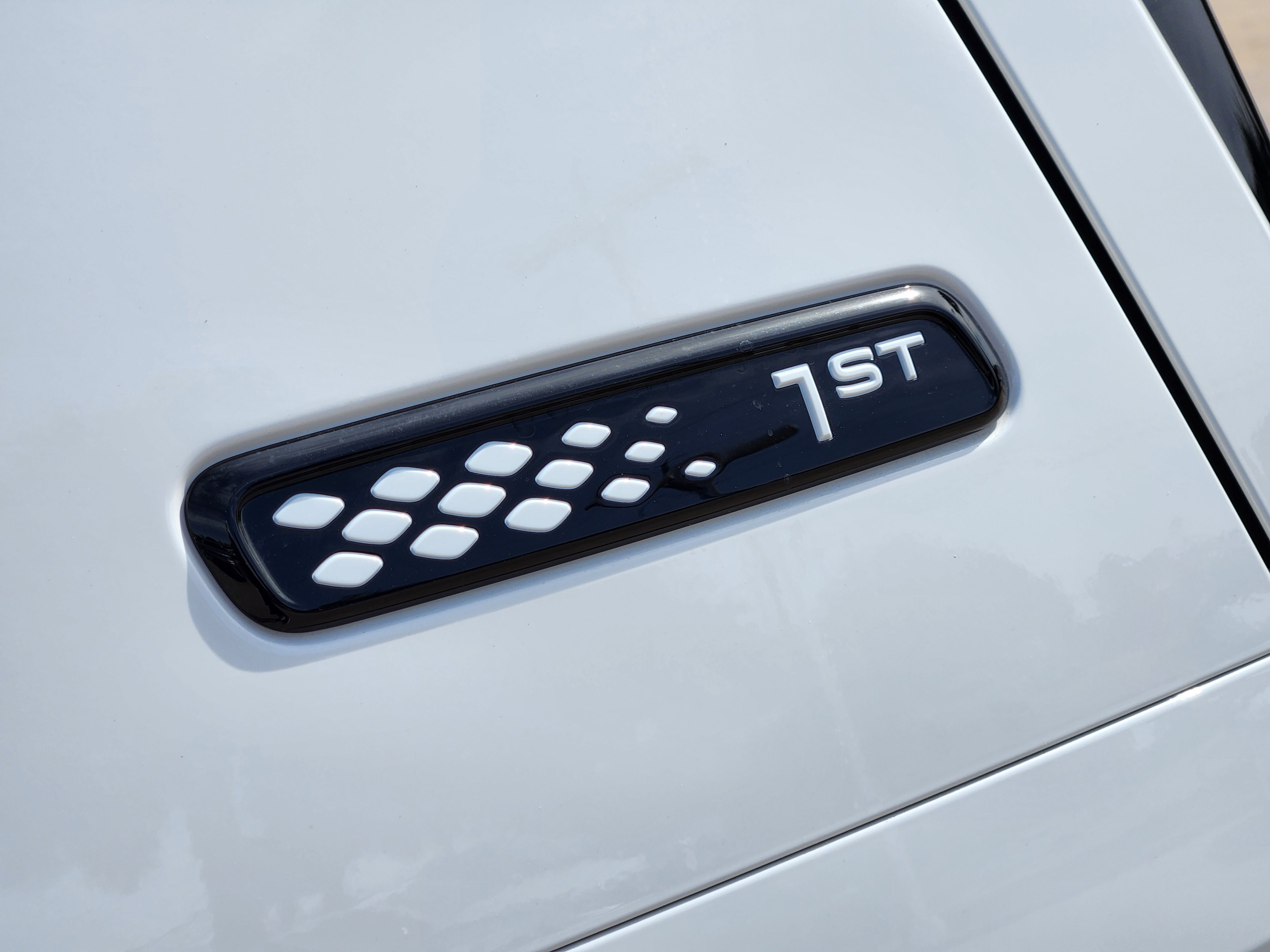 2025 Volkswagen ID. Buzz photo 2