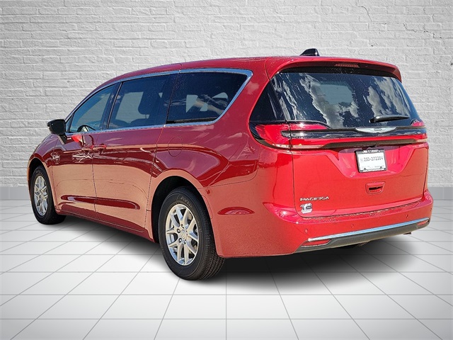 2026 Chrysler Pacifica photo 3